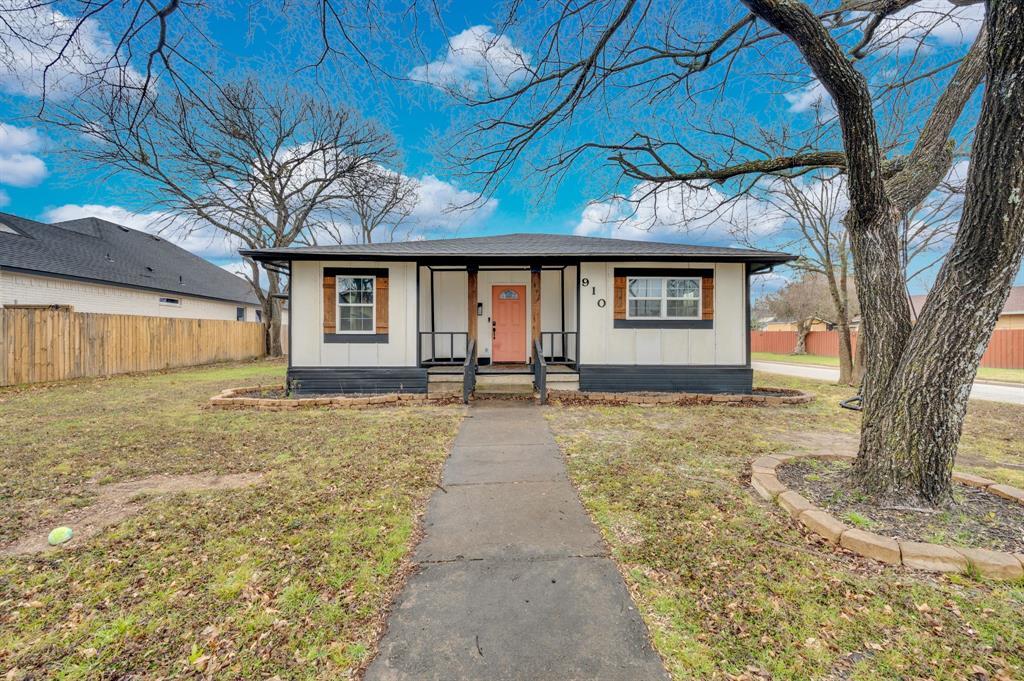 910 S Preston Street, Ennis