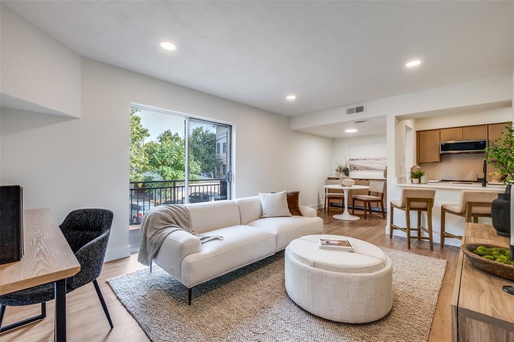 4020 Holland Avenue 211, Dallas