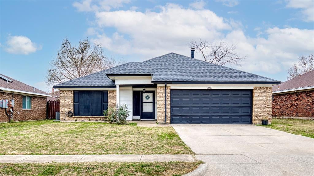 2817 Country Creek Lane, Fort Worth