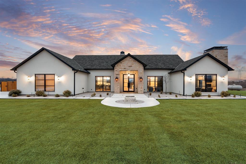 7290 Tom Trail, Krum