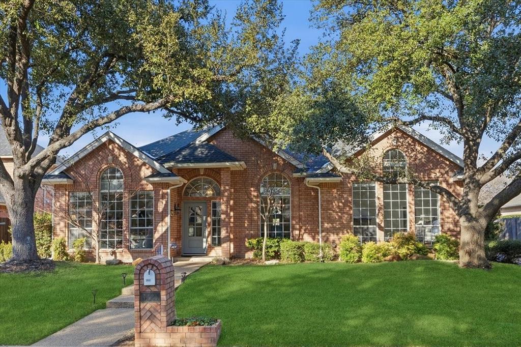 6724 Castle Creek Drive, Fort Worth