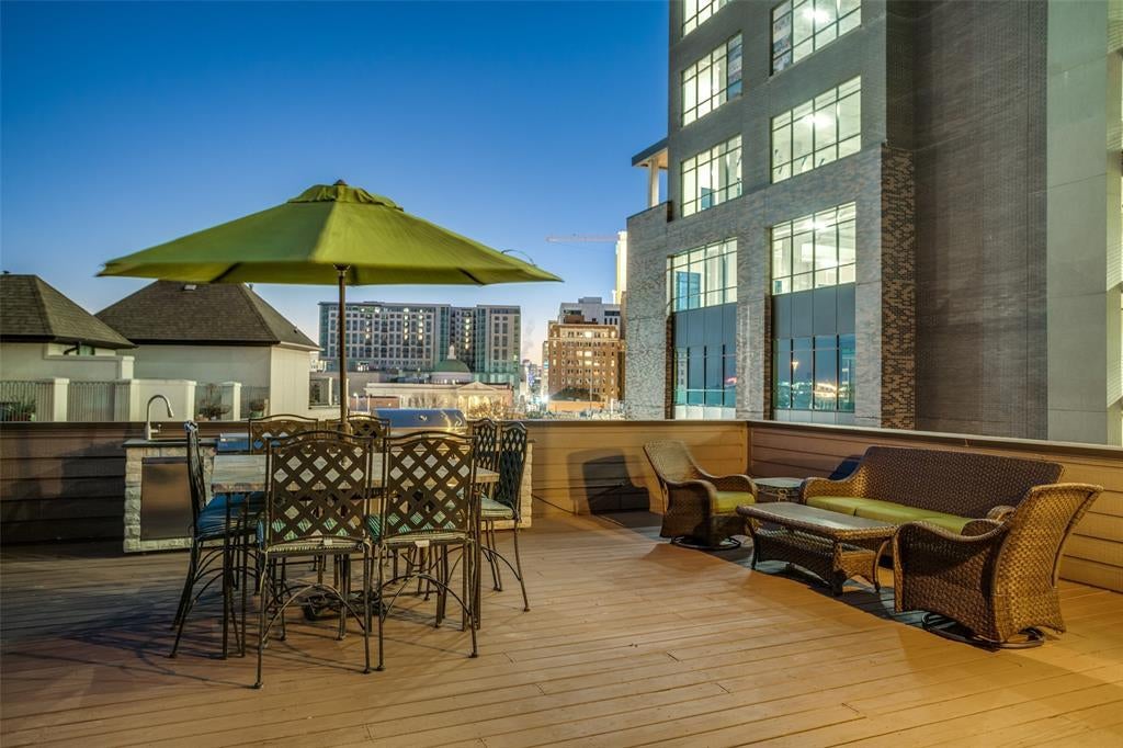 2111 Albany Street, Dallas