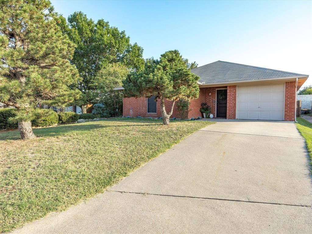 126 Black Forest Drive, Weatherford