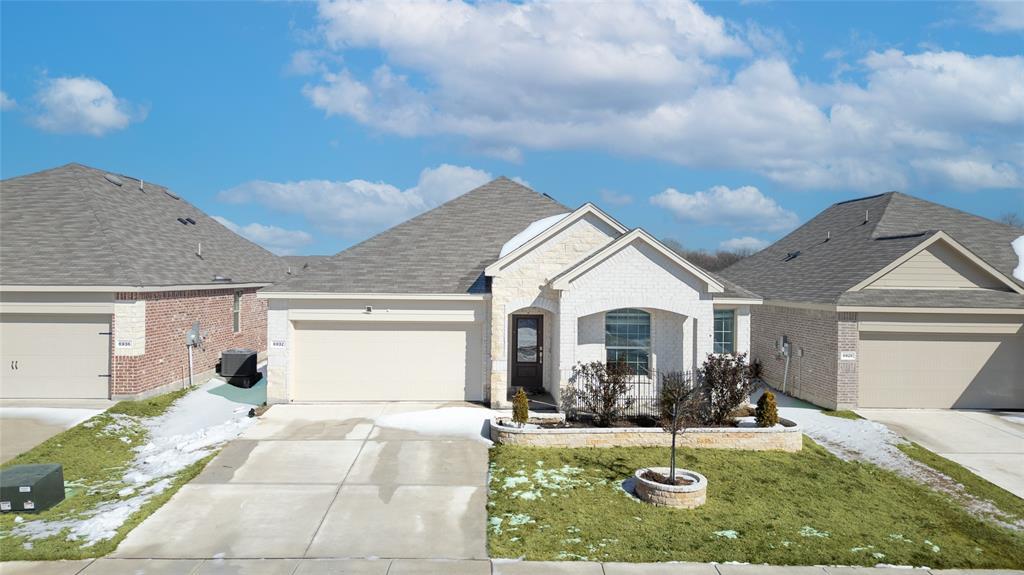 6932 Falconer Way, Fort Worth