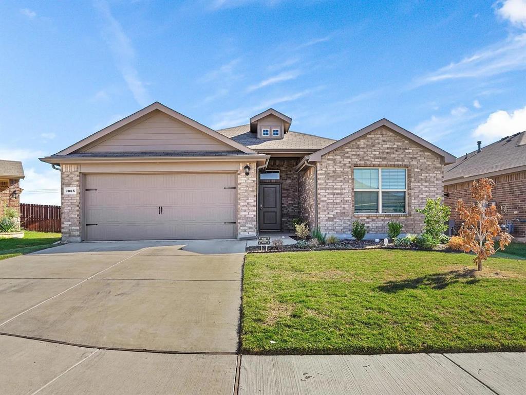 9805 Summerton Drive, Fort Worth