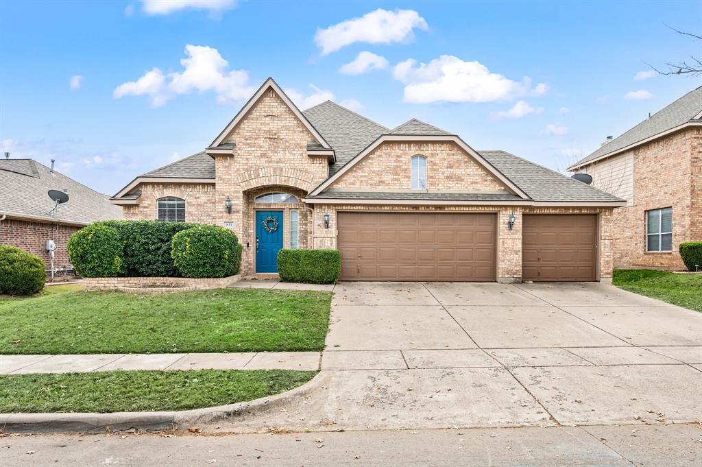 833 Hemlock Trail, Saginaw