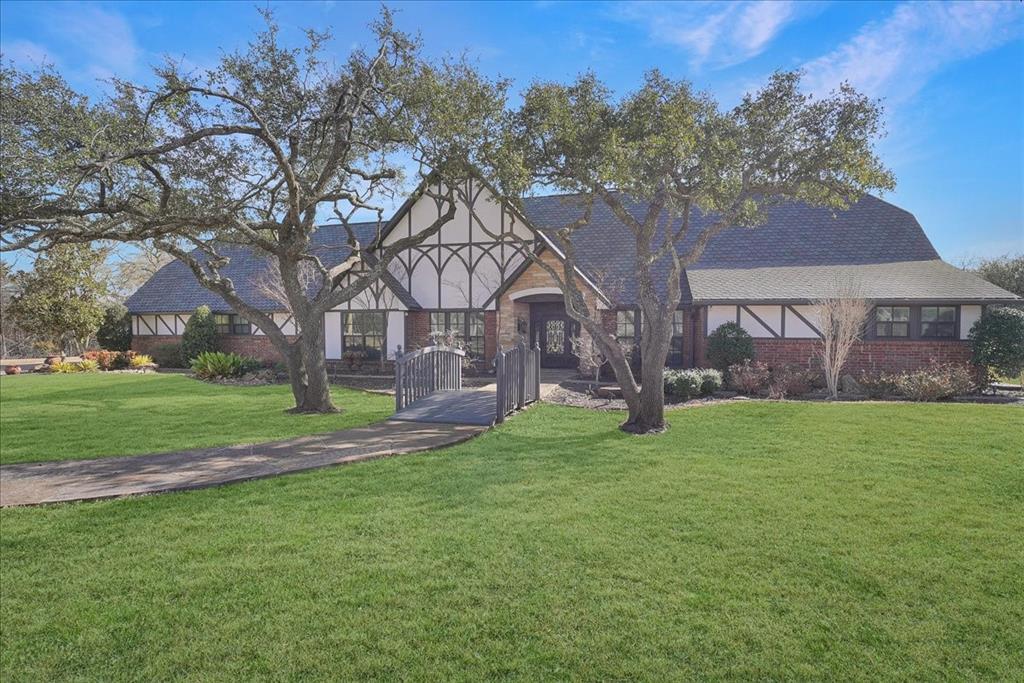 604 S Hampton Road, Oak Leaf