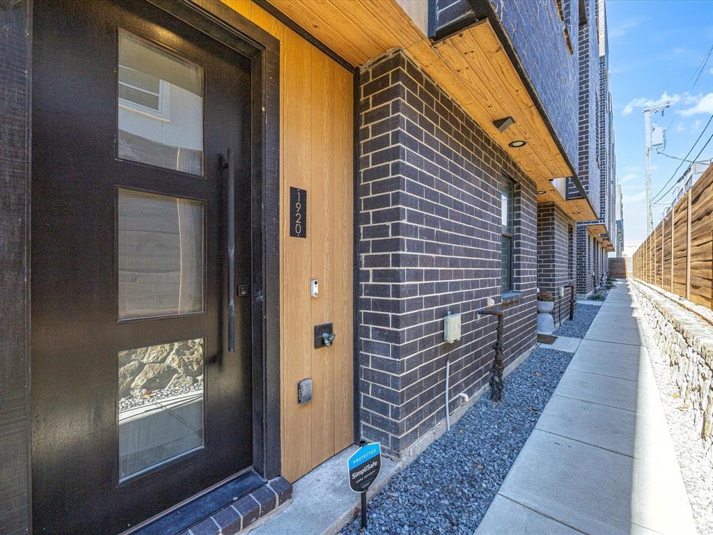 1920 Dowgate Court, Dallas