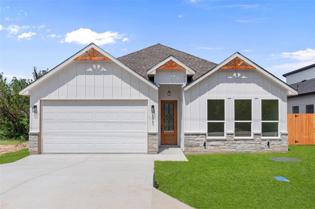 5847 Black Pine Circle, Granbury