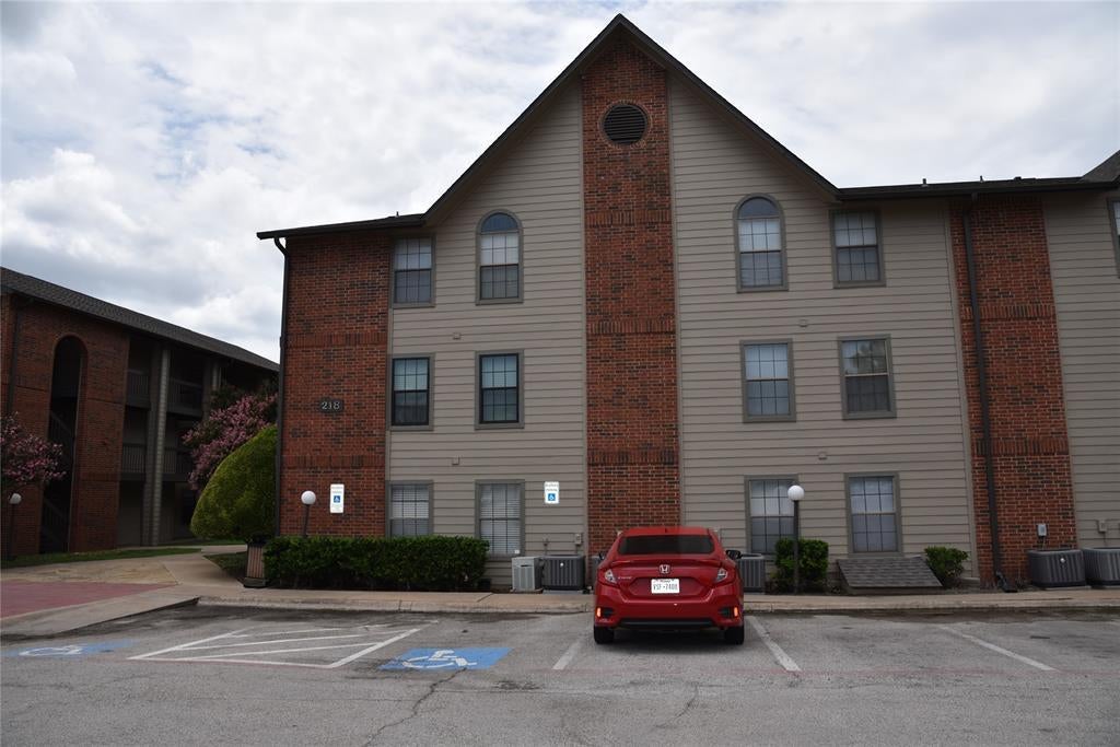 218 N Texas Boulevard 113, Denton
