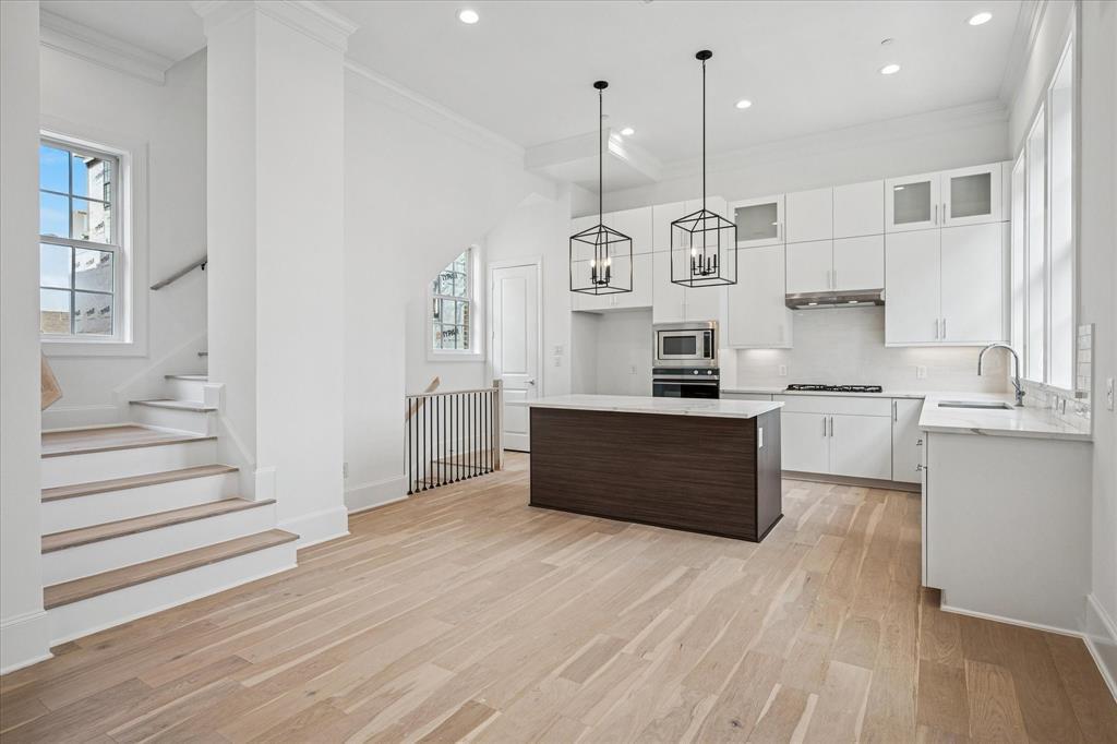 4070 Oak Circle, Addison