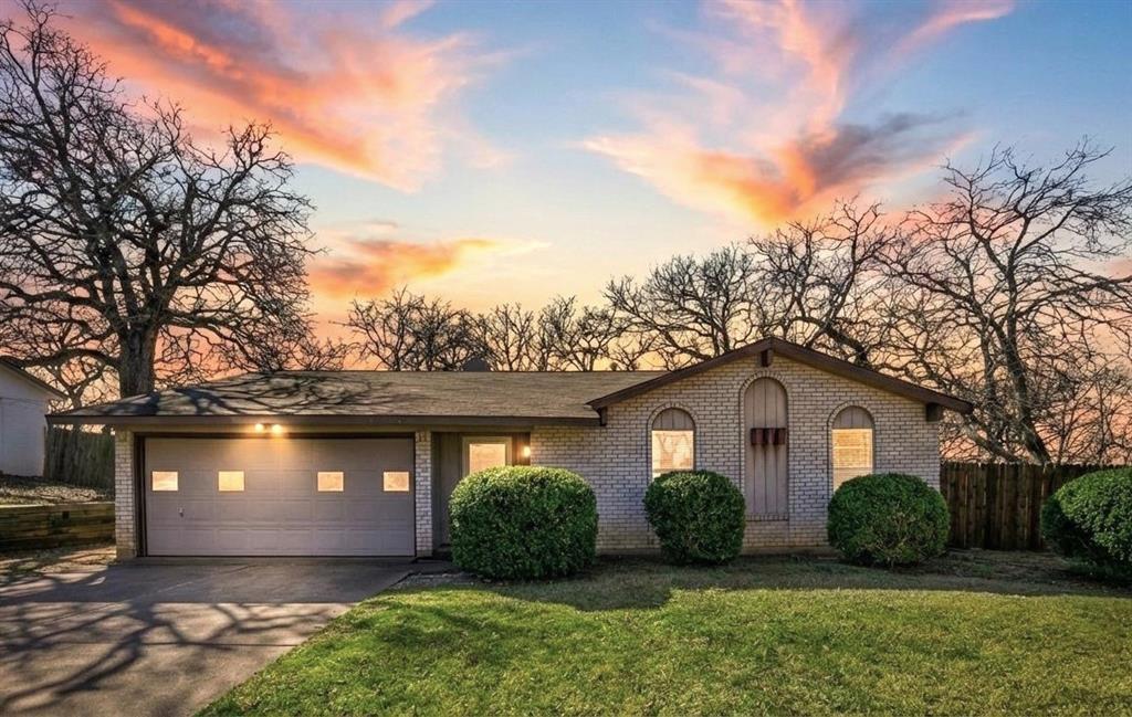 2704 Scenic Hills Drive, Bedford