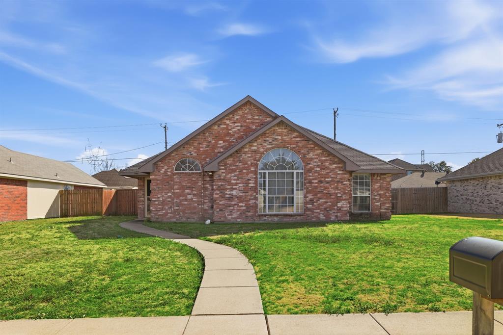 1302 Old Knoll Drive, Wylie