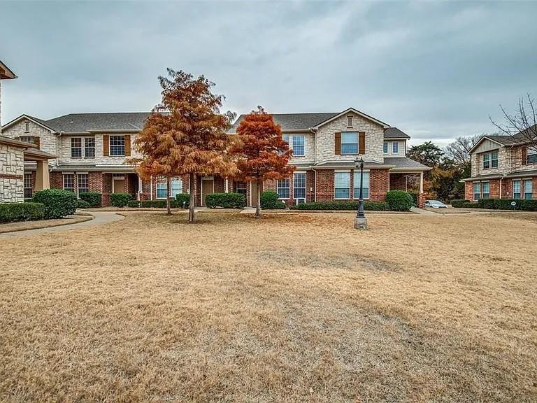 2742 Olympic Park Drive, Grand Prairie