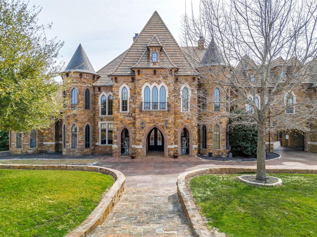 9553 Bella Terra Drive, Fort Worth