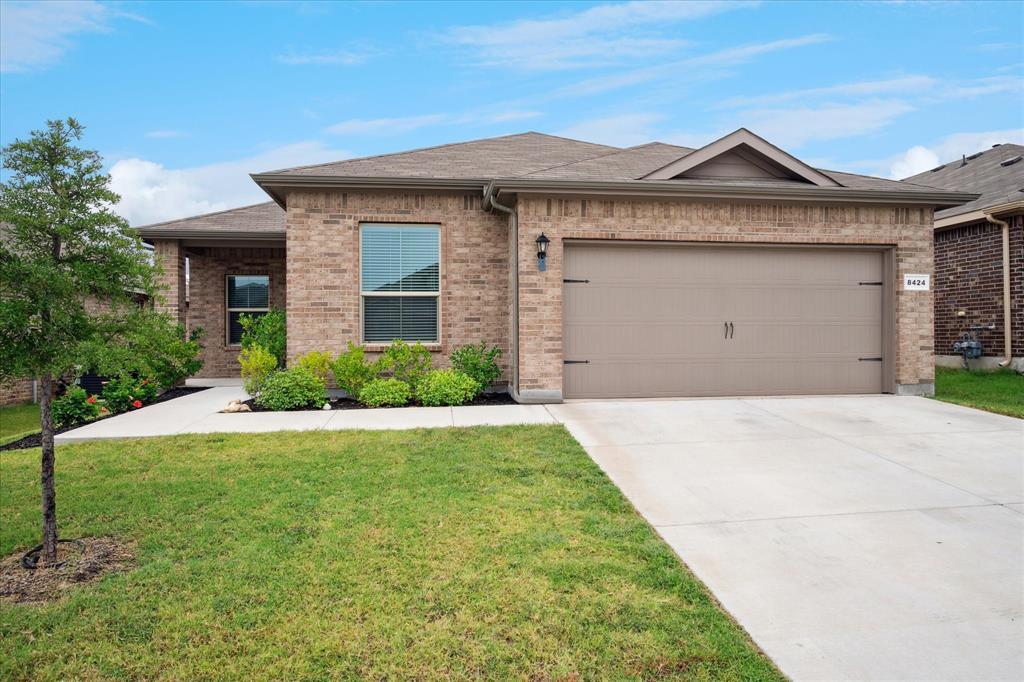 8424 Wildwest Drive, Fort Worth