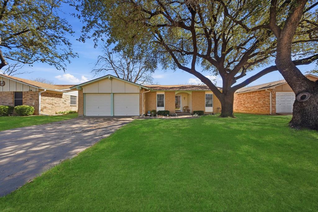 6304 Buckingham Trail, North Richland Hills