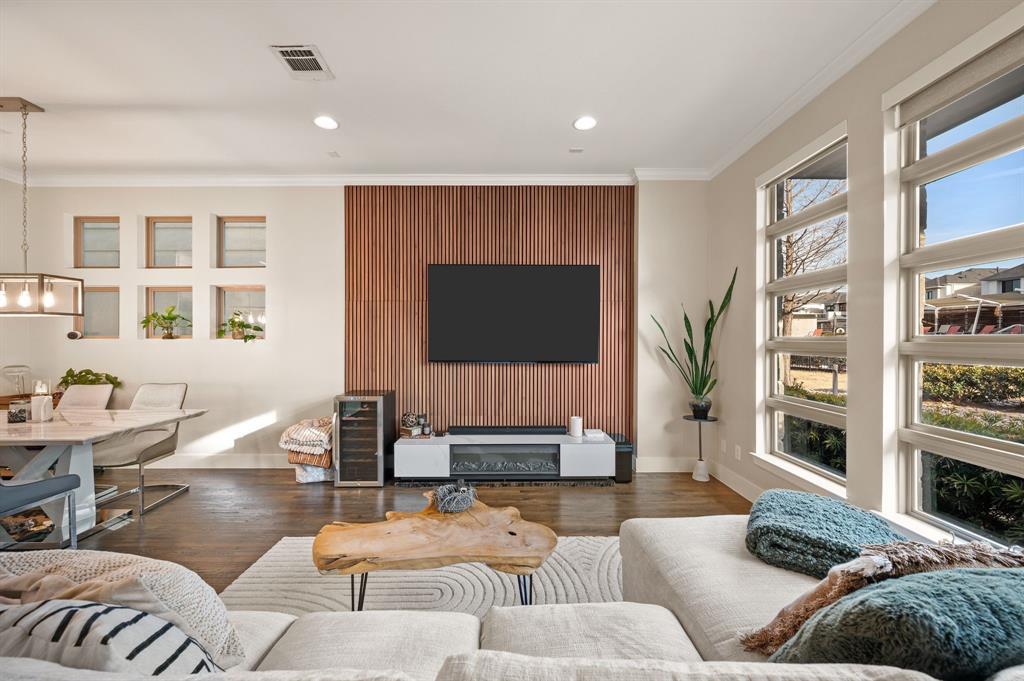 8254 Laflin Lane, Dallas