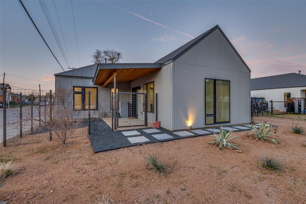 1021 Nomas Street, Dallas