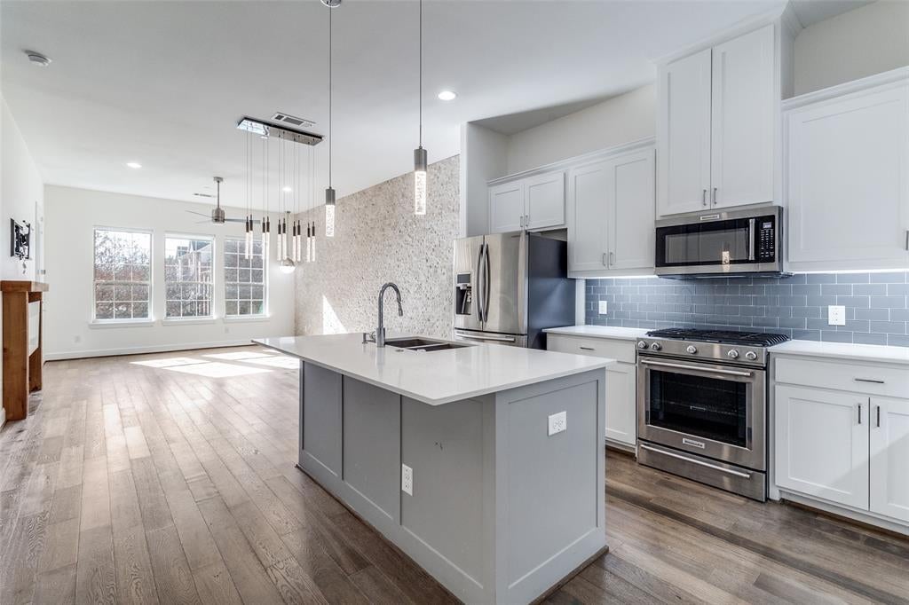 5015 Meridian Lane 1102, Addison