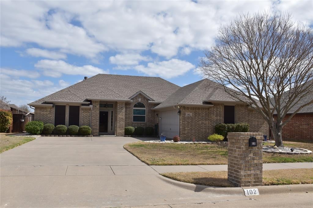 102 Monarch Court, Waxahachie