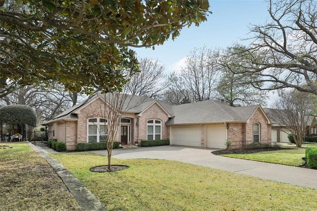 2913 Moss Creek Court, McKinney