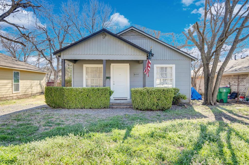 608 Highland Avenue, Waxahachie