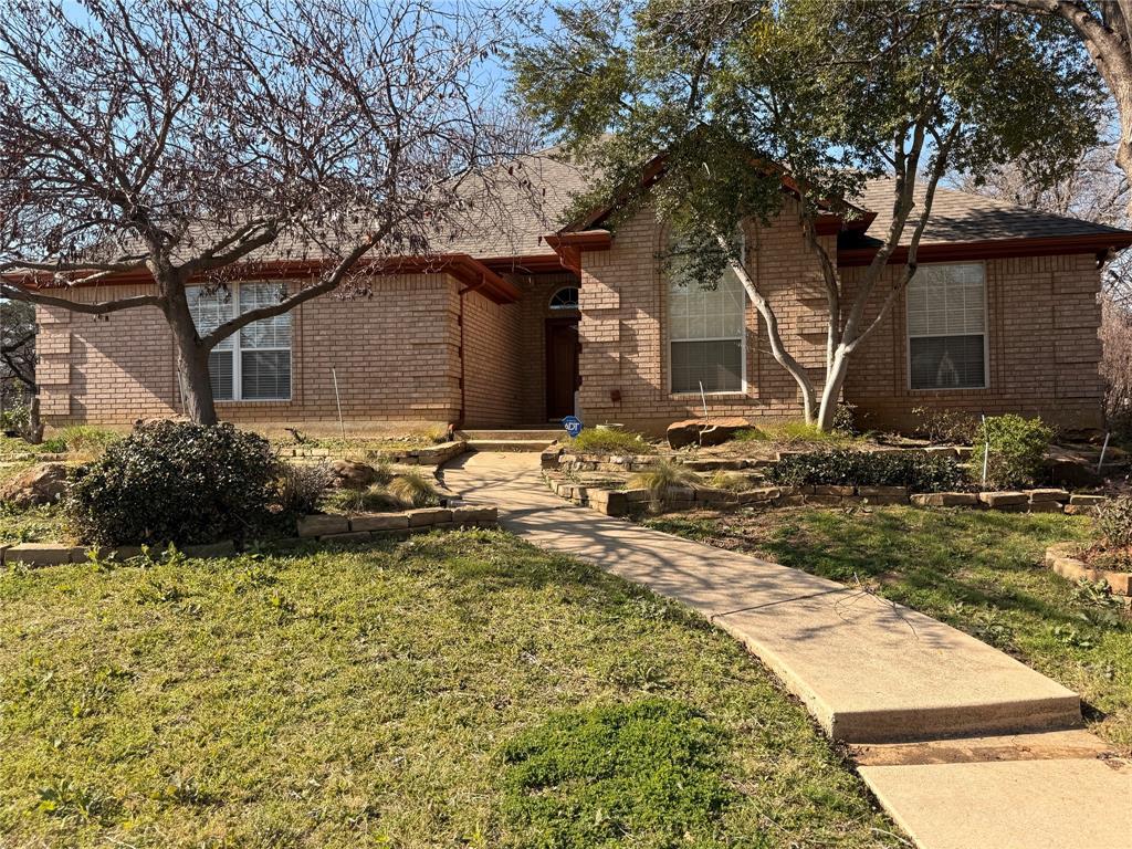 8805 Rolling Springs Court, Fort Worth