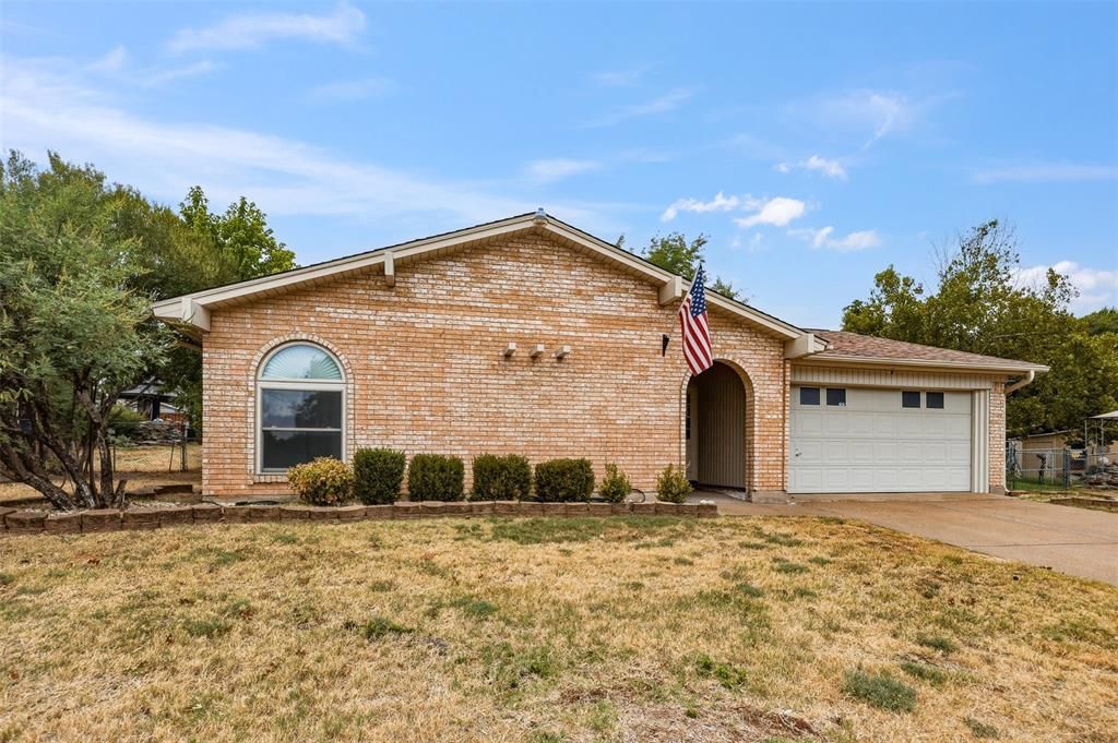 1004 Gladstone Avenue, Azle