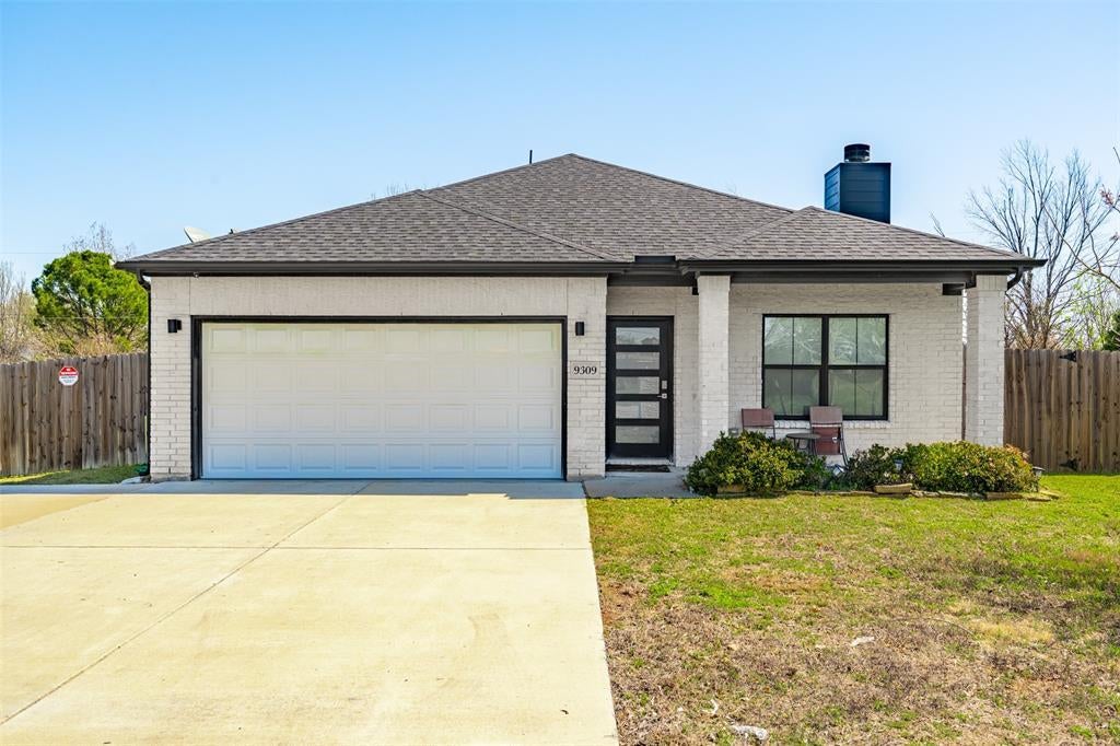 9309 Ronald Drive, Fort Worth