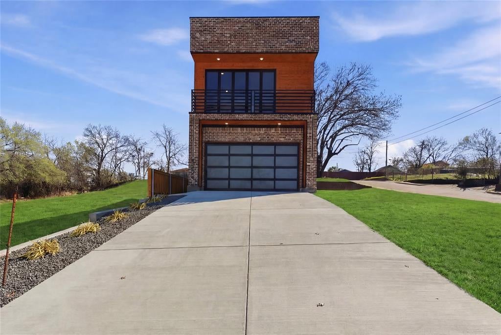 1402 Hutchins Avenue, Dallas