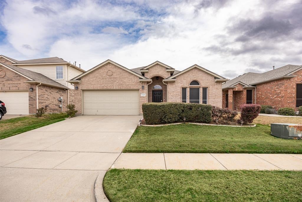 6428 Alexandra Meadows Drive, Fort Worth