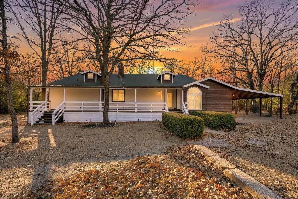 9902 County Road 2434, Terrell