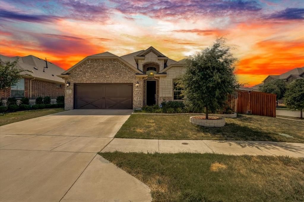 277 Mineral Point Drive, Aledo