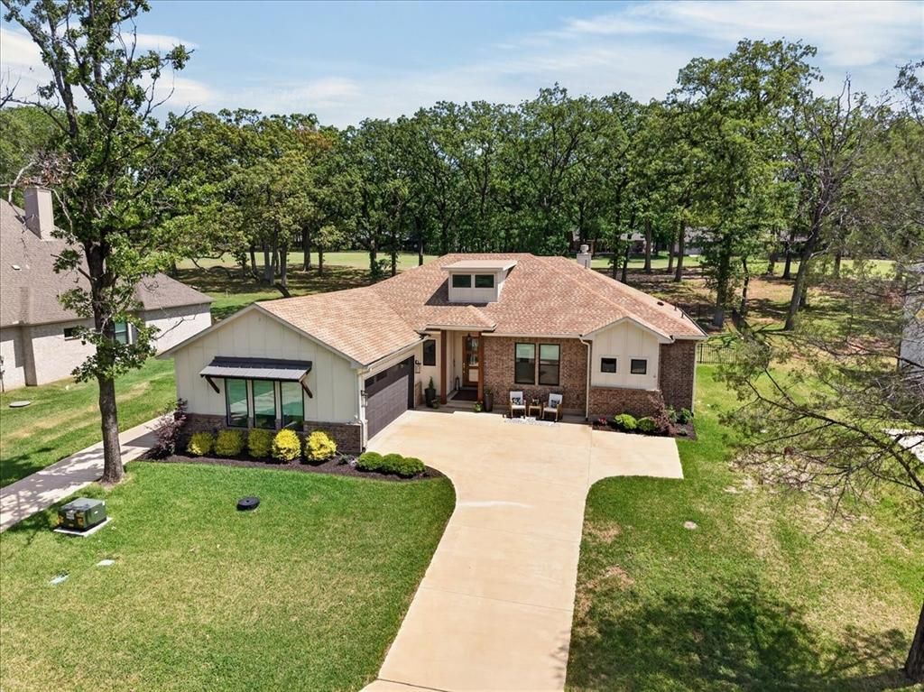 233 Hide A Way Drive, Mabank