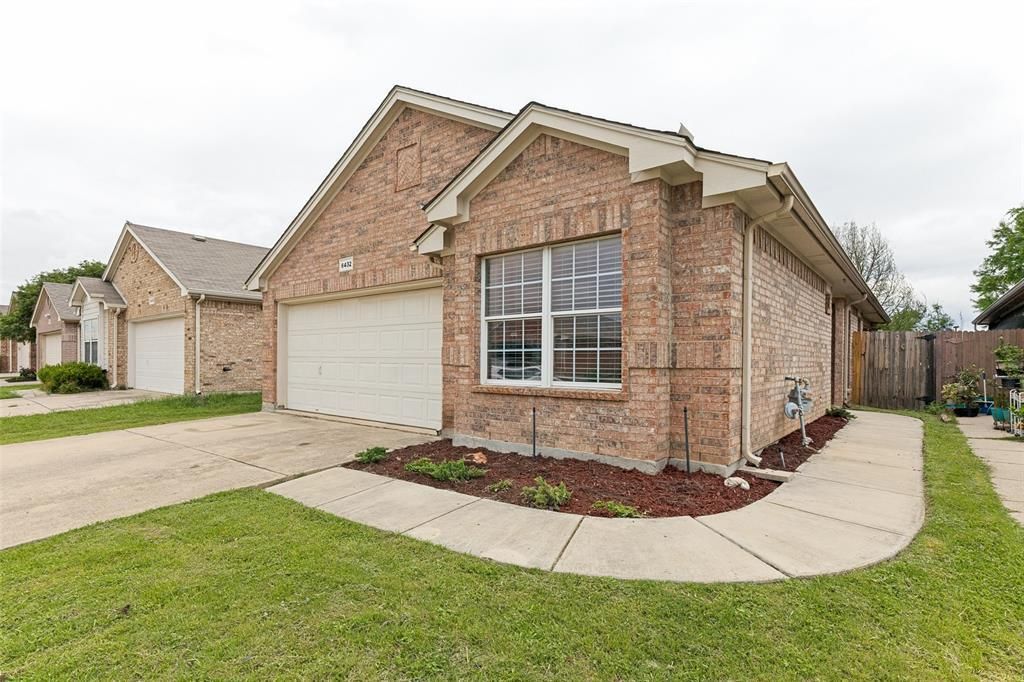 6432 Geneva Lane, Fort Worth