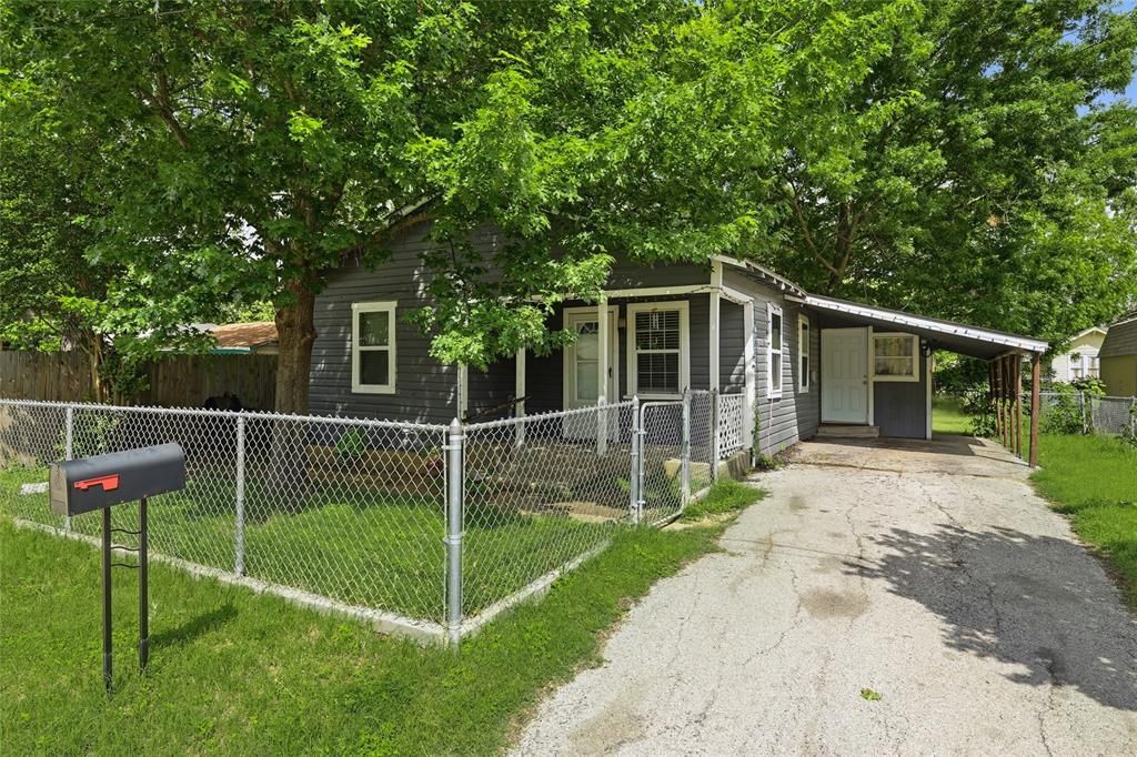305 Claude Avenue, Cleburne
