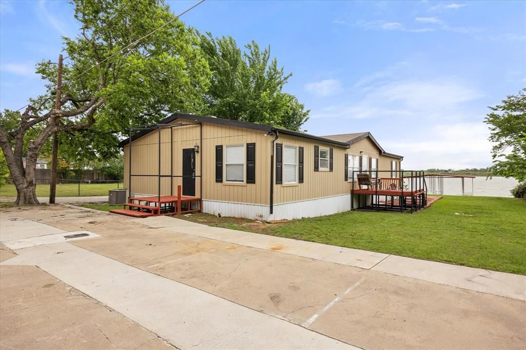 5821 Parkside Court, Granbury