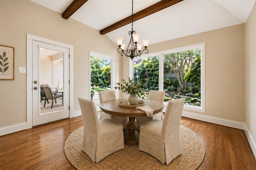 15 Center Court, Heath