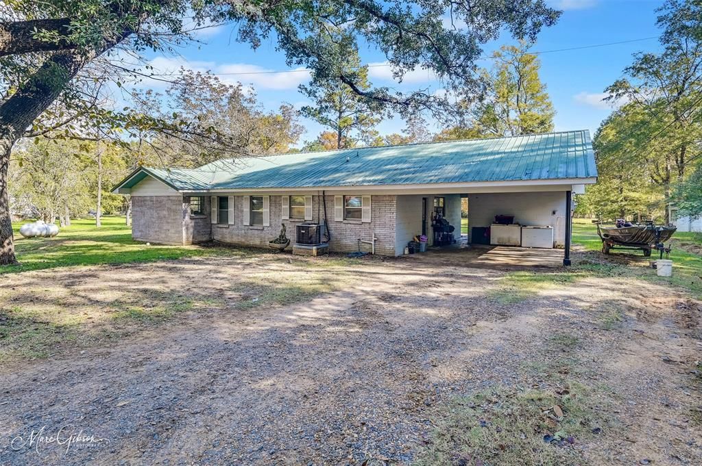 135 Poverty Point, Doyline