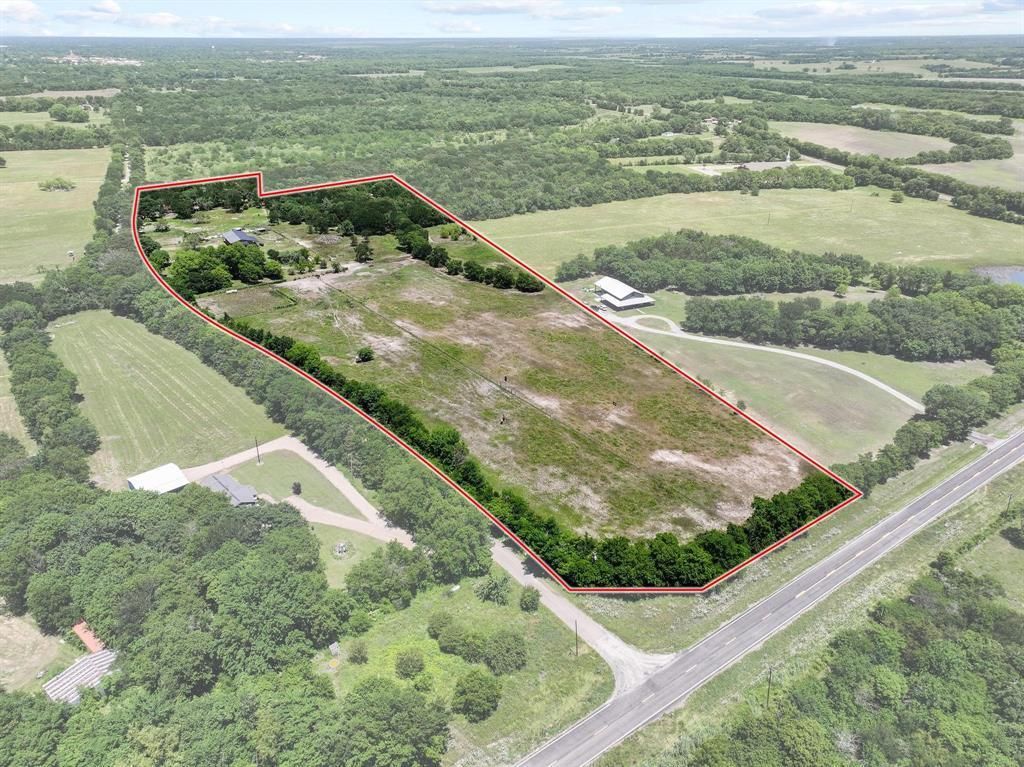 1847 County Road 4205, Bonham