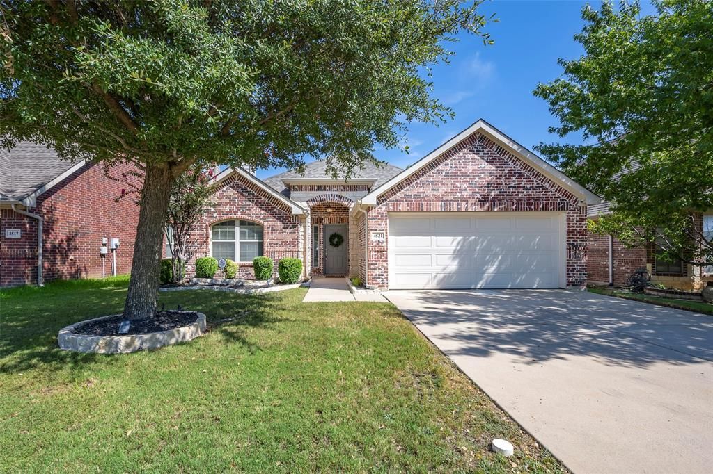 4521 Lakeside Hollow Street, Fort Worth