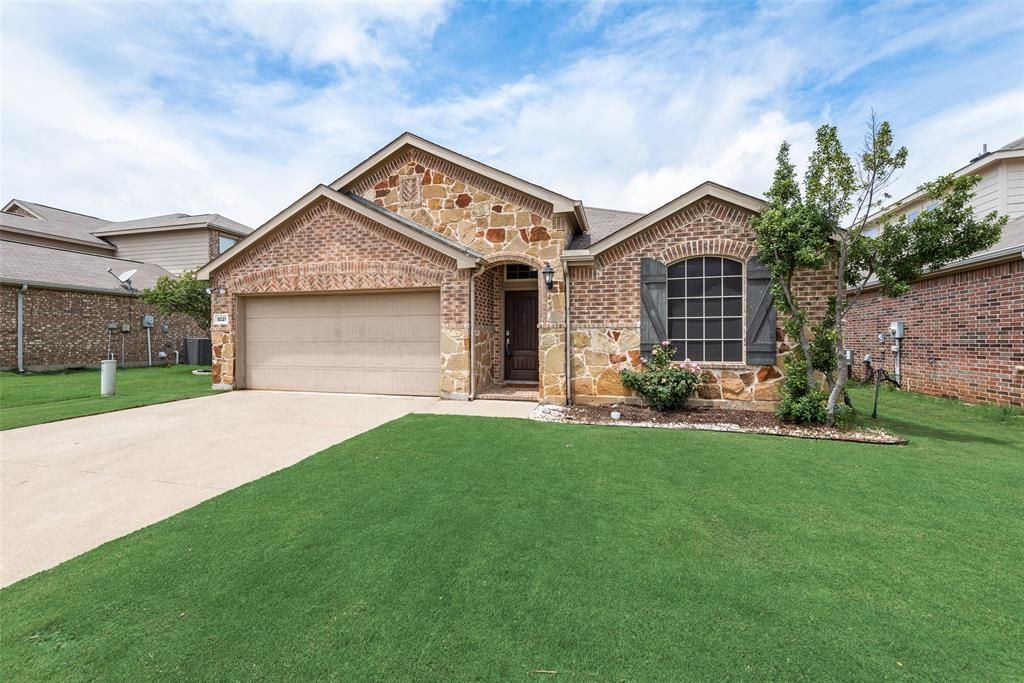 8221 Black Hills Trail, Aubrey