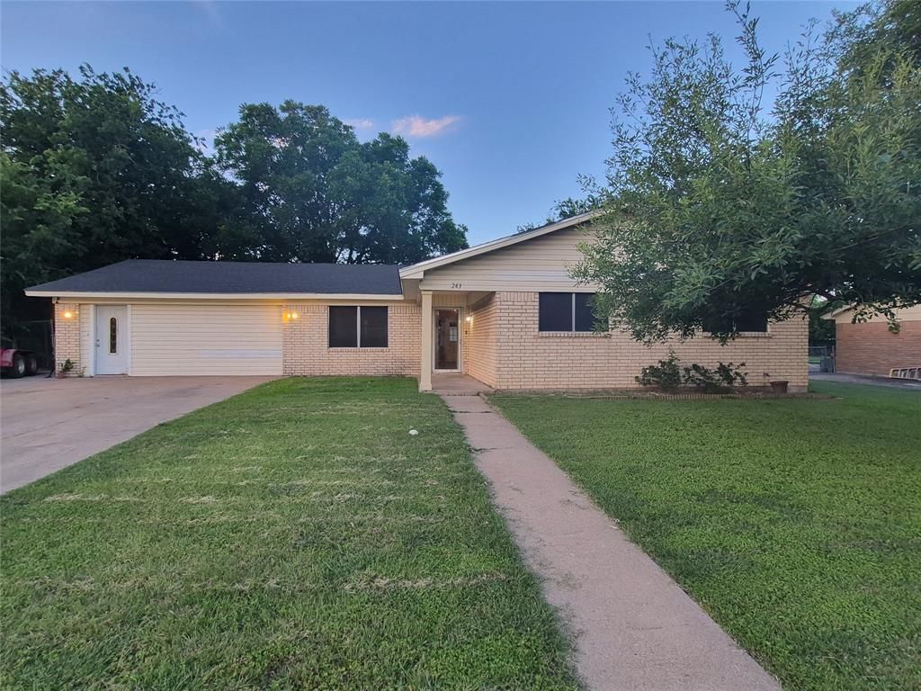 243 Weldon Drive, Woodway