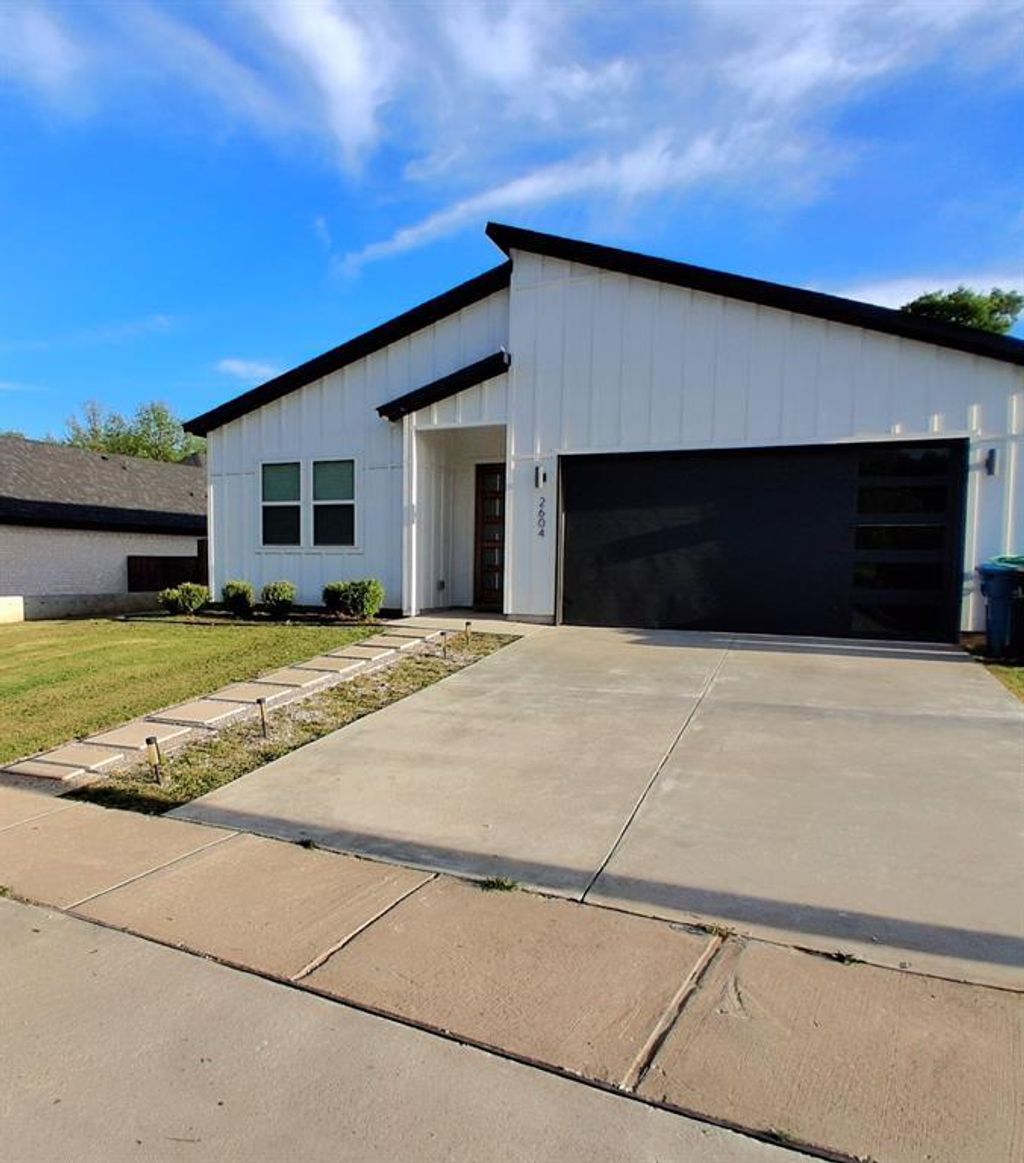 2604 Flora Lane, Denison