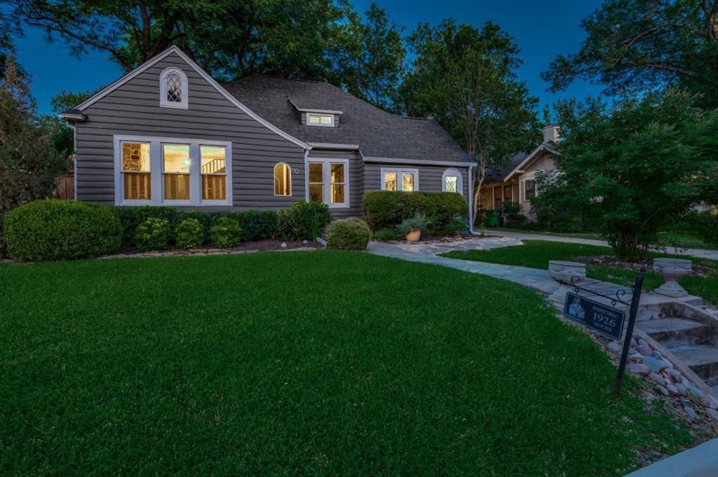 306 Harbin Avenue, Waxahachie