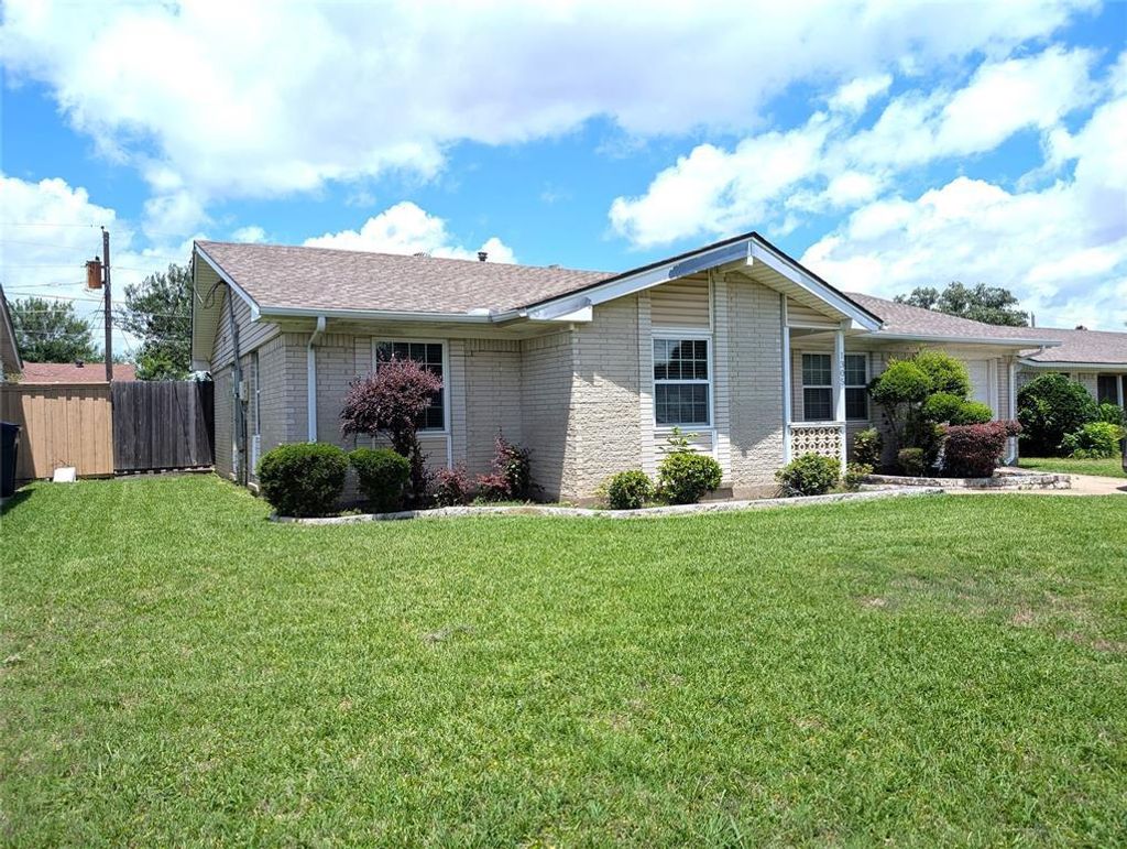 1305 Glenville Drive, Garland