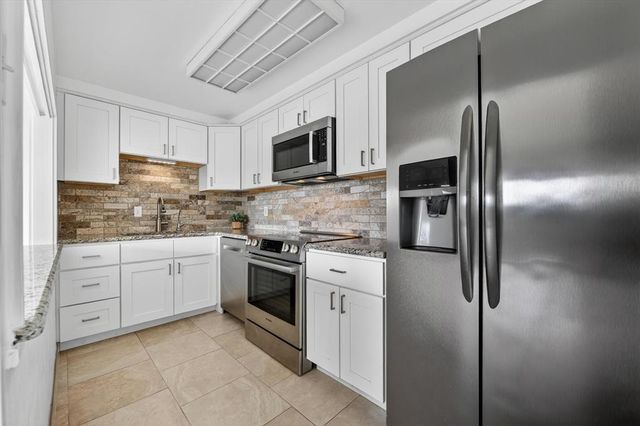 6211 W Northwest Highway G312, Dallas