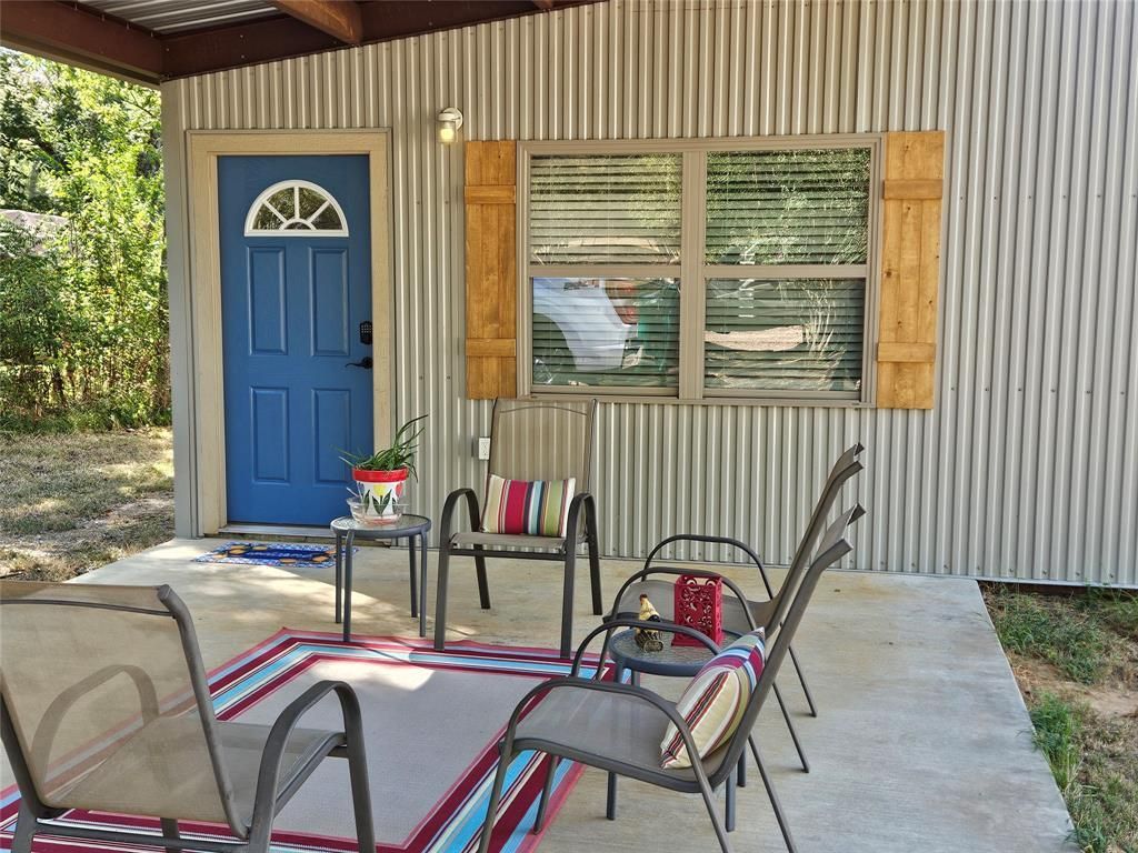 104 Truitt, Naples