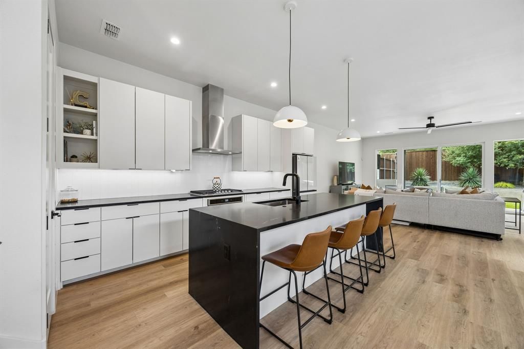 818 Muncie Avenue, Dallas